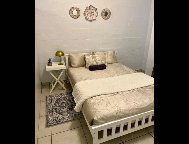 1 BEDROOM PROPERTY TO RENT IN WYNBERG